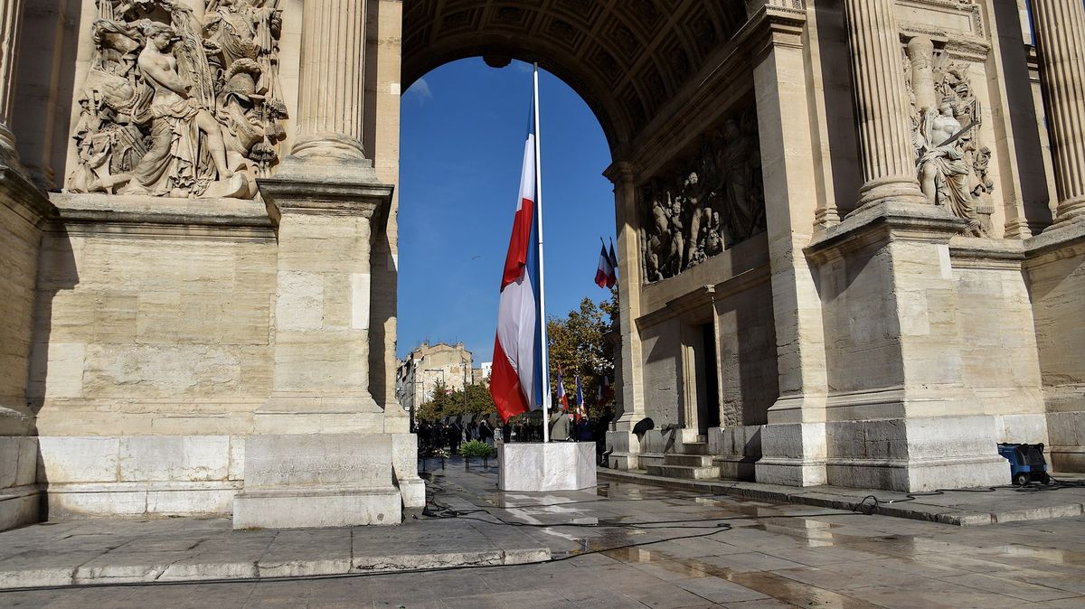 Macron změnil podobu vlajky, odkazuje na Velkou francouzskou revoluci